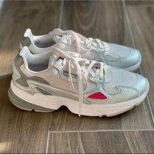 EUC Adidas Falcons in White & Silver - size 8 1/2